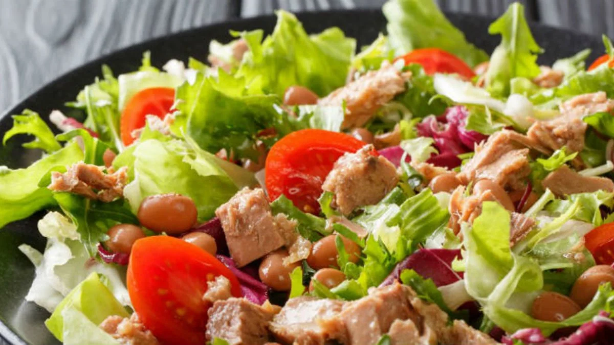 Tuna salad and yogurt